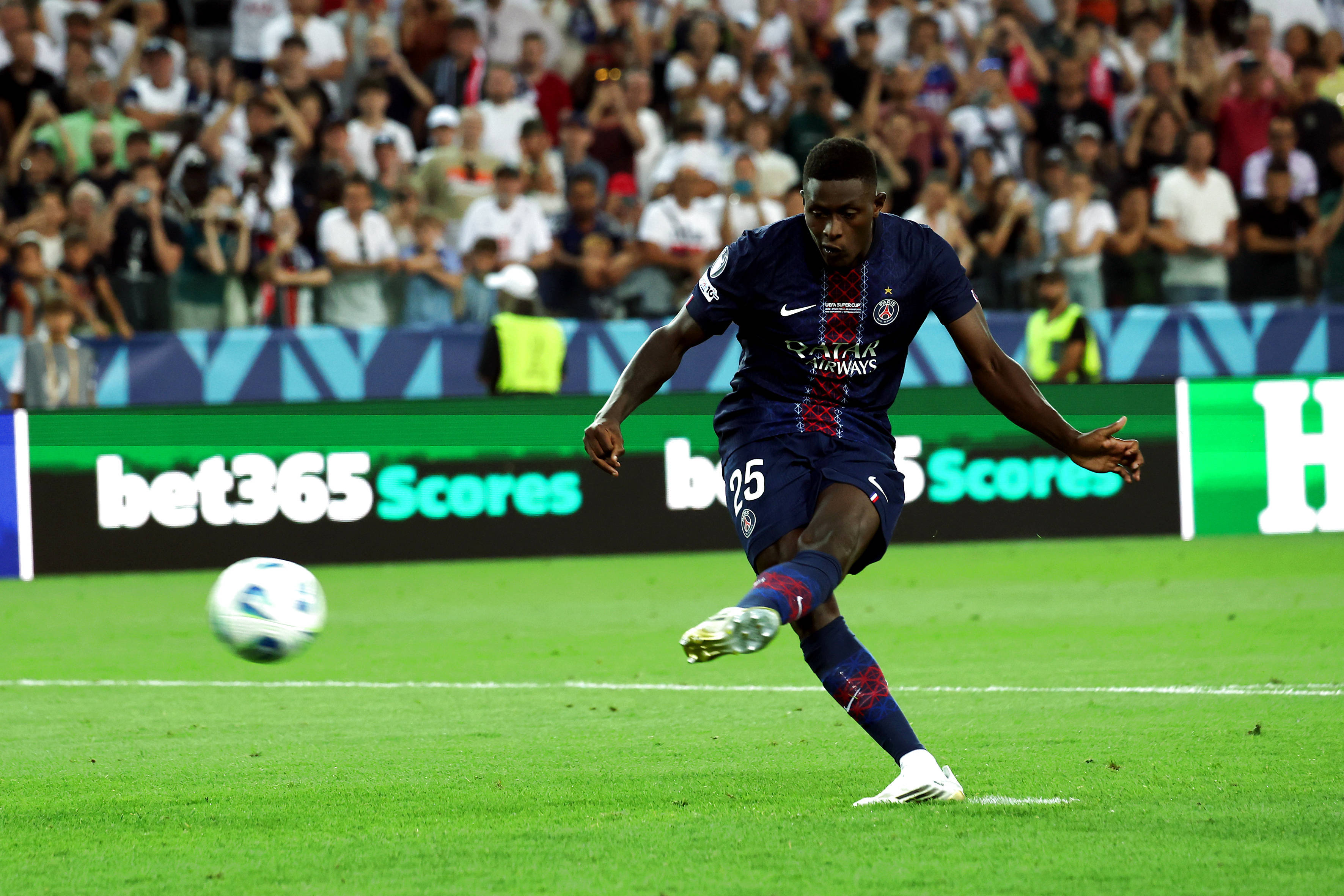 包含巴黎圣日耳曼队外援状态神勇，领队勇夺胜利的词条