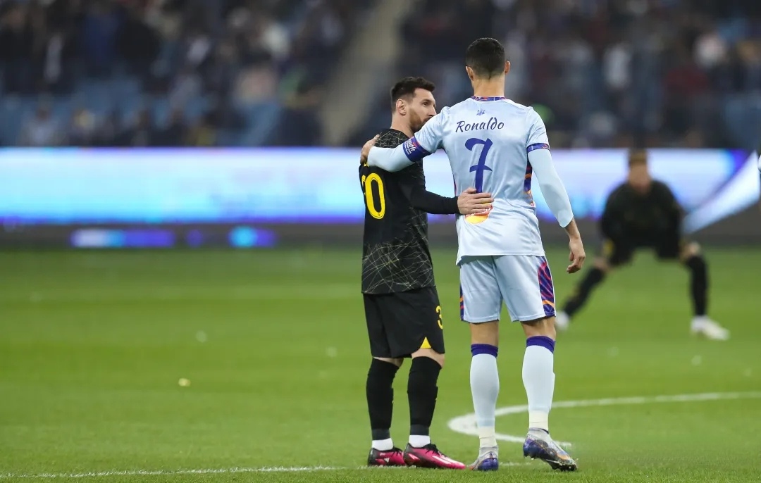 关于巴黎圣日耳曼完胜巴塞罗那，梅西无奈的信息