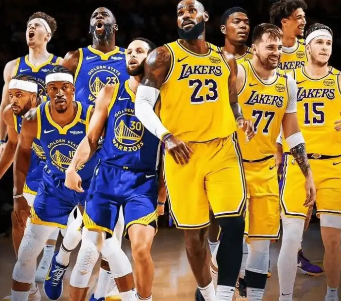 包含湖人队迎来关键对阵，球星助阵场面精彩的词条