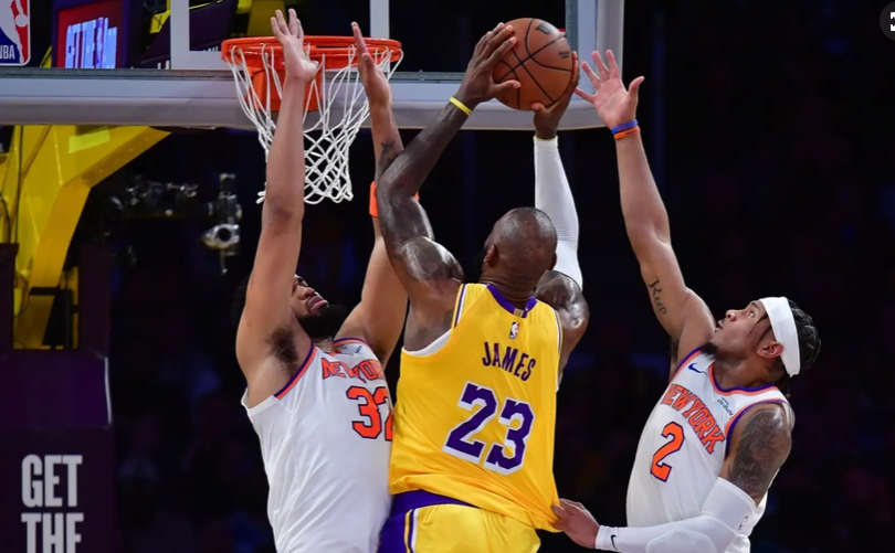 包含湖人队迎来关键对阵，球星助阵场面精彩的词条