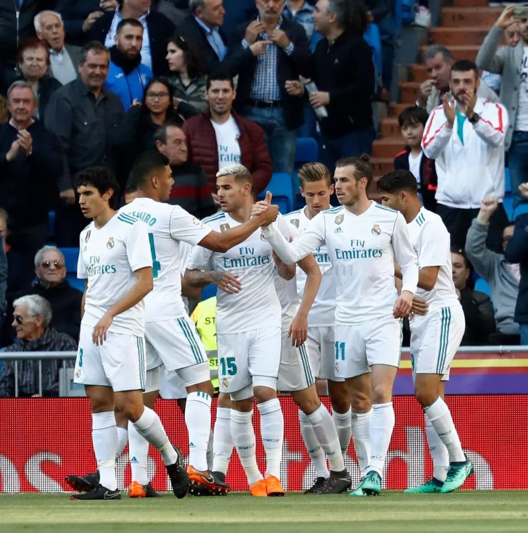 队员团结一心，战胜对手取得胜利关键