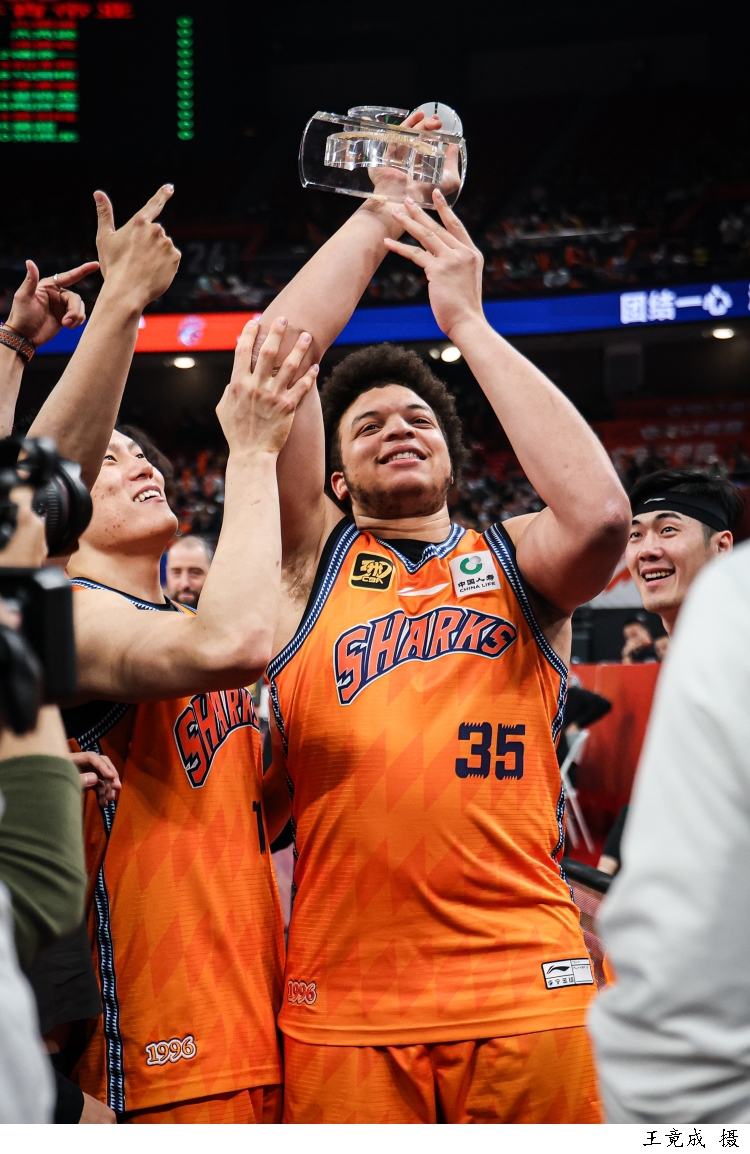 上海男篮连胜收官,整体实力有所提升 上海男篮连胜收官,整体实力有所提升