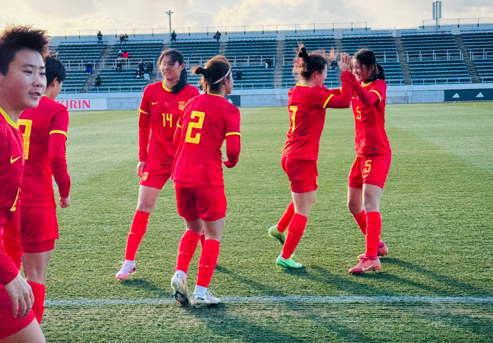 中国女足精湛的技艺让人们大开眼界 中国女足精湛的技艺让人们大开眼界