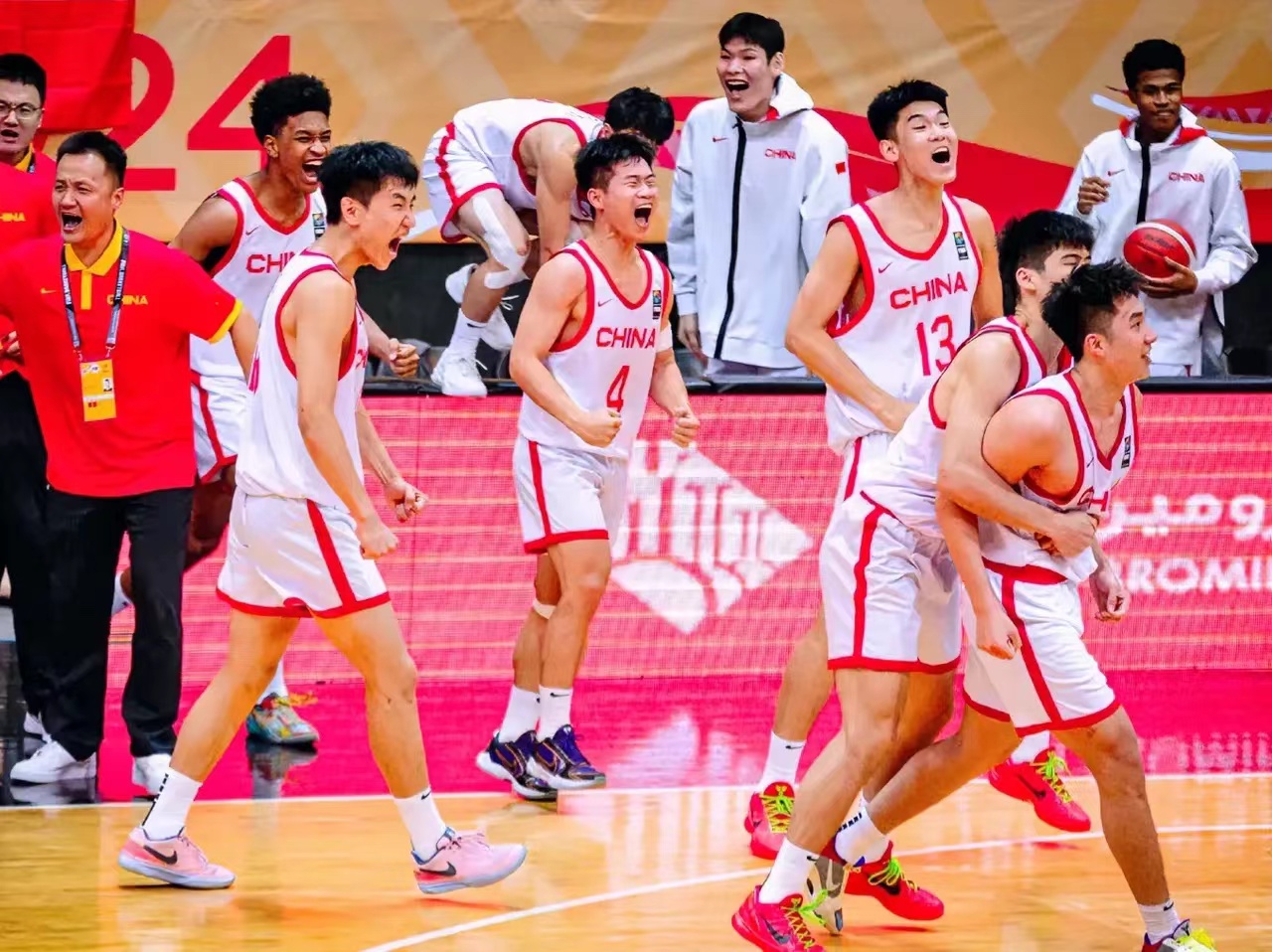 包含顶尖球队在国内篮球联赛上交锋,赛场火爆的词条 包含顶尖球队在国内篮球联赛上交锋,赛场火爆的词条