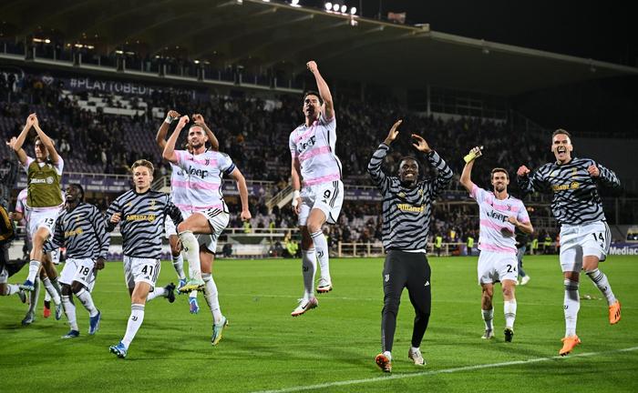 包含尤文图斯再添一胜，雄心勃勃朝着冠军进发的词条