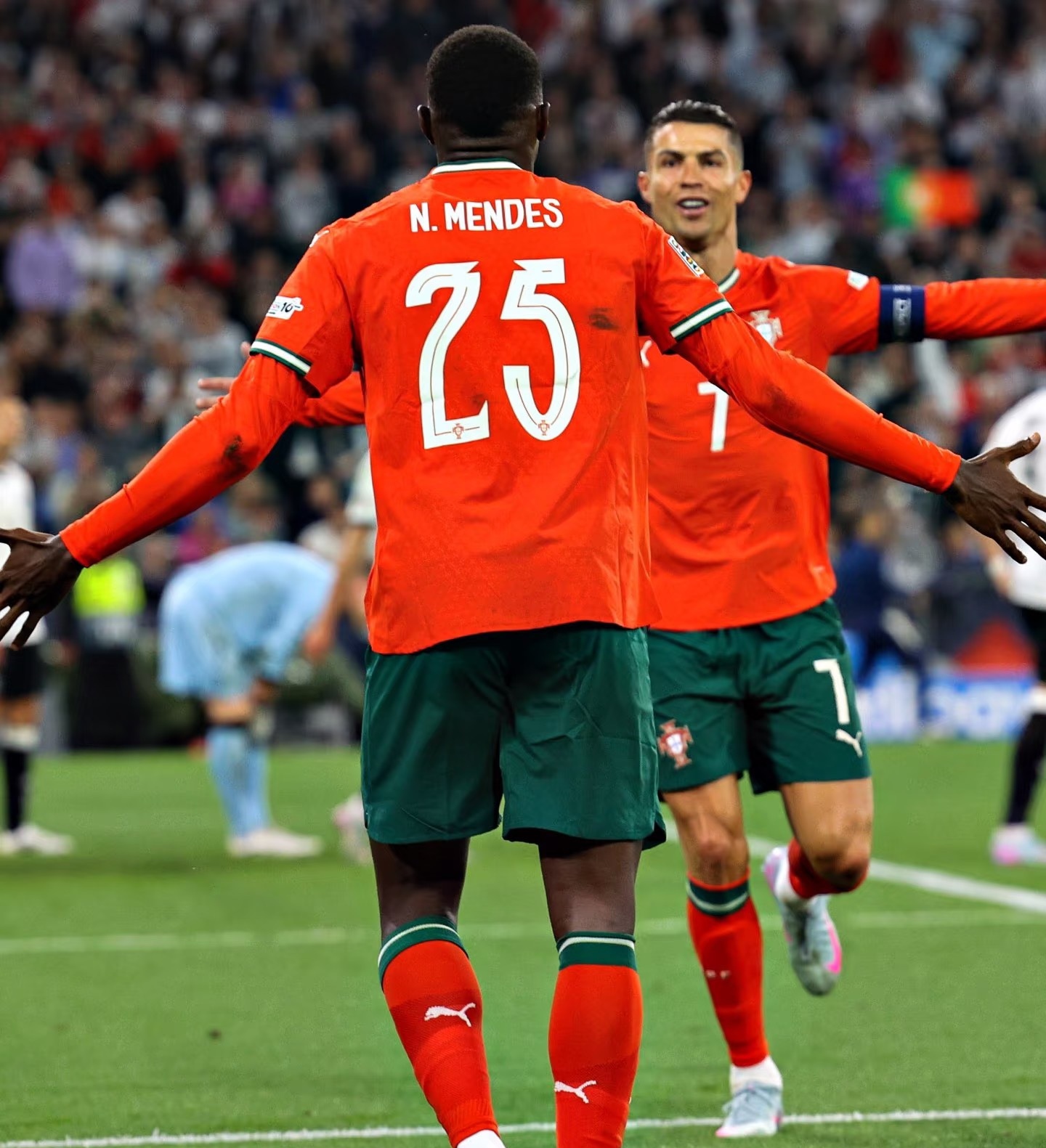 包含欧国联比赛继续精彩,球迷不容错过每一分每一秒的词条 包含欧国联比赛继续精彩,球迷不容错过每一分每一秒的词条