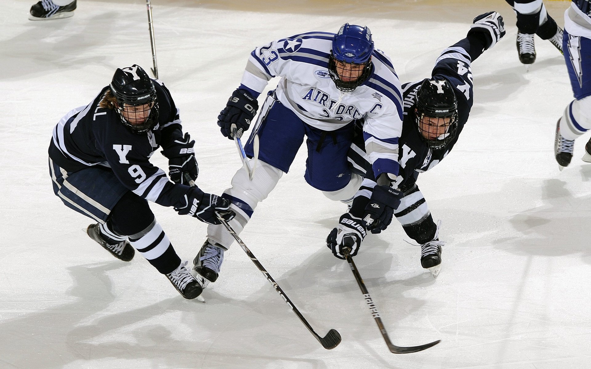跨界狂飙，当文班亚马在F1赛道接管比赛，76人已在别处粉碎魔术